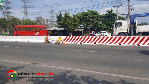 dải phân cách cố định