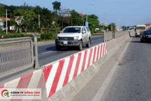 dải phân cách cố định