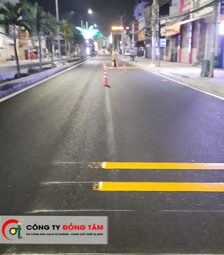 vạch sơn gờ giảm tốc
